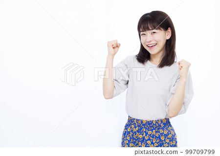 一個三十多歲的女人做一個膽量的姿勢 99709799