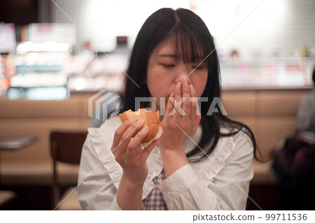 女孩吃 女孩吃 99711536