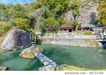 冬天的大分縣豐後高田市的三須神社、天年寺、川中不動 冬天的大分縣豐後高田市的三須神社、天年寺、川中不動 99712188