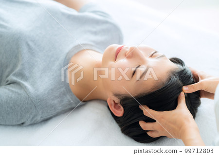 Female manipulative massage Osteopathic clinic Shiatsu 99712803