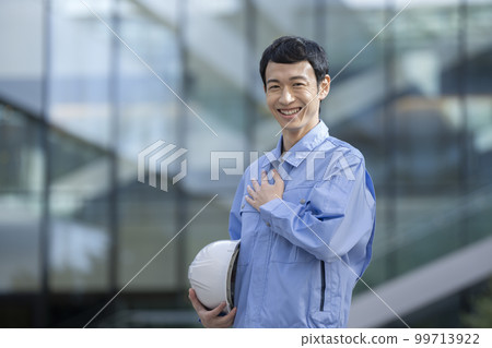 A man in work clothes looking at the camera smiling portrait photography cooperation "LINK FOREST" 99713922