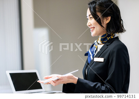 Young woman at the hotel Photographing cooperation: LINK FOREST 99714131