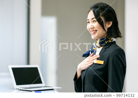 Young woman at the hotel Photographing cooperation: LINK FOREST 99714132