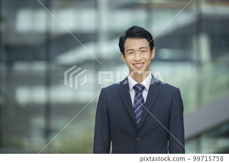 A businessman in his 30s looking at the camera, photography cooperation "LINK FOREST" 99715758
