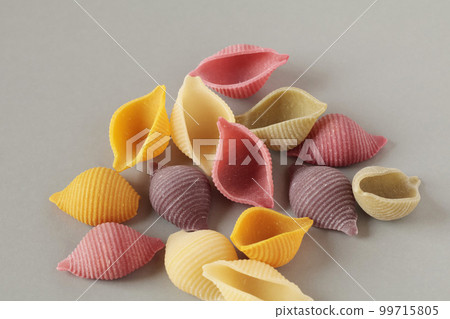 Short shell-shaped pasta (conchiglie) Short shell-shaped pasta (conchiglie) 99715805