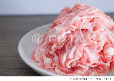 一堆五花肉片 一堆五花肉片 99716173