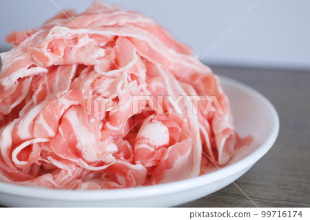 一堆五花肉片 一堆五花肉片 99716174