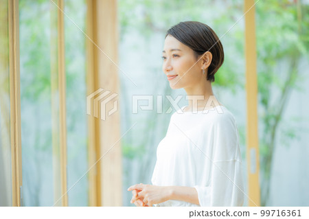 活著的女士 99716361