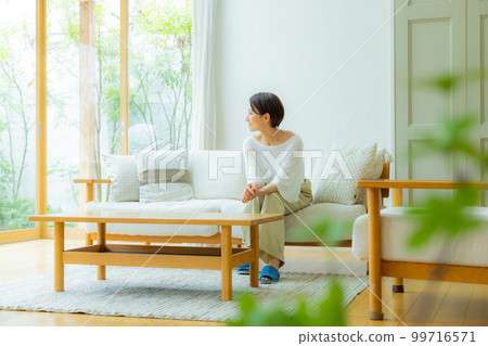 Living ladies 99716571