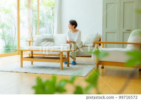 Living ladies 99716572