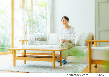 Living ladies 99716578