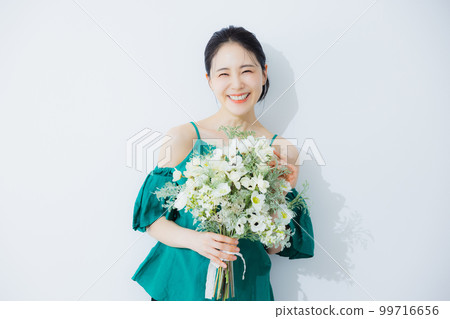 Woman with a bouquet 99716656