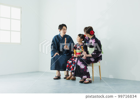 穿著浴衣的小學生 99716834