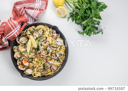 Spaghetti alle Vongole 99718387