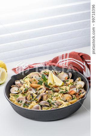 Spaghetti alle Vongole 99718396