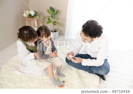 Close family portrait on holiday 99718456