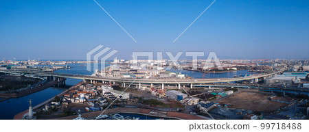 從大阪府舊堺港鳥瞰大阪灣和沿海工業區 99718488