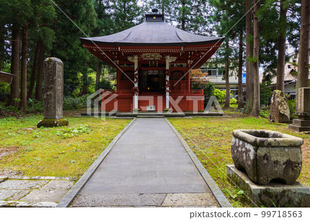 山形初夏 鶴岡 羽黑山 綠意盎然 出羽神社 豆腐地藏尊 山形初夏 鶴岡 羽黑山 綠意盎然 出羽神社 豆腐地藏尊 99718563