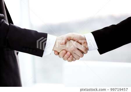 close up.handshake of business partners on blurred background. 99719457