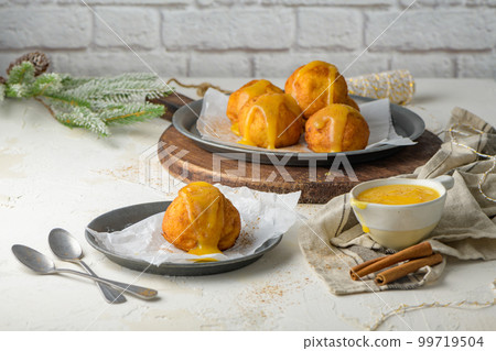 Rabanadas poveiras with egg cream and cinnamon Rabanadas poveiras with egg cream and cinnamon 99719504