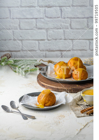 Rabanadas poveiras with egg cream and cinnamon Rabanadas poveiras with egg cream and cinnamon 99719505