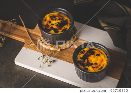 Bowls with Creme brulee Bowls with Creme brulee 99719520