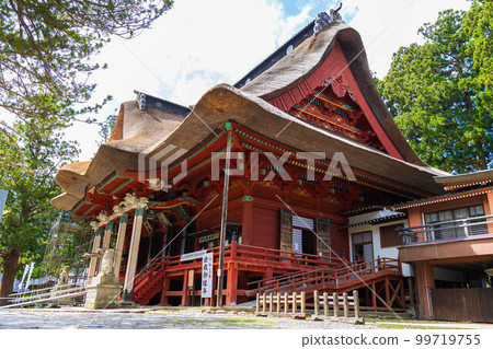 山形鶴岡的初夏 出羽神社三神齋新綠中的羽黑山 山形鶴岡的初夏 出羽神社三神齋新綠中的羽黑山 99719755