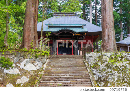 初夏的鶴岡、山形 綠意盎然的羽黑山、出羽神社、東照社 99719756