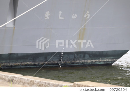 The waterline of the Maritime Self-Defense Force supply ship Mashu The waterline of the Maritime Self-Defense Force supply ship Mashu 99720204