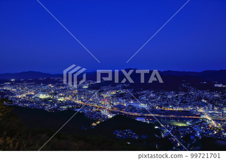 從稻佐山山頂展望台眺望長崎的夜景 99721701