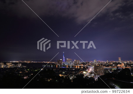 從Oyamazumijinjaato公園展望台看福岡市的夜景 99722634