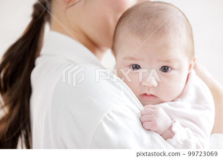Hold my baby and mama 99723069