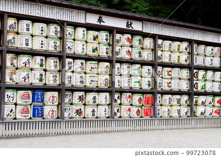 Scenery of rows of consecrated sake (horizontal composition) Scenery of rows of consecrated sake (horizontal composition) 99723078