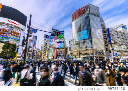 Tokyo cityscape in Japan It's as sunny as early April. The city center 19.4 degrees this year's highest Thailand. Shibuya is a menacing flow of people = March 1 99723438