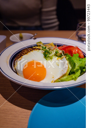 Loco Moco 在古都京都的一家時尚咖啡館享用午餐 Loco Moco 在古都京都的一家時尚咖啡館享用午餐 99723443