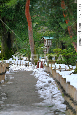 One of Japan's Three Great Gardens, Kenrokuen in Midwinter, Traveling Alone in Kanazawa City, Ishikawa Prefecture 99723455