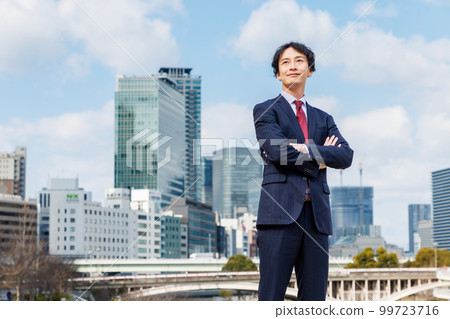 Buildings and businessmen 99723716