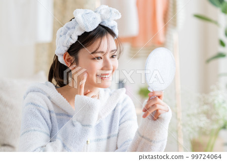 看鏡子的少婦 看鏡子的少婦 99724064