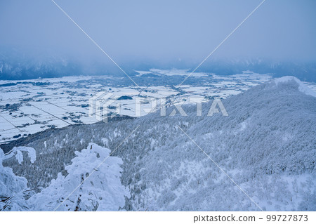 福井縣，從荒島山的登山步道眺望 99727873