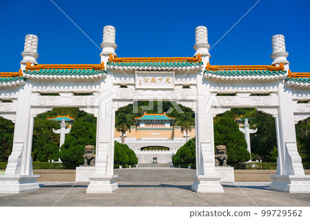 台灣台北市國立故宮博物院大門(牌坊) 台灣台北市國立故宮博物院大門(牌坊) 99729562