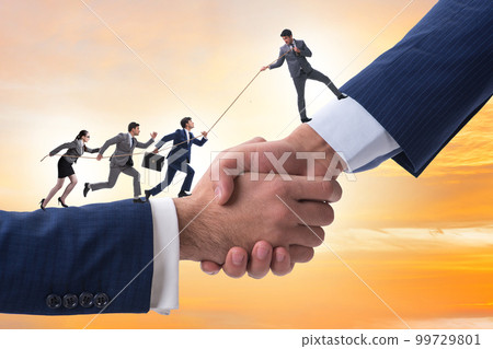 Concept of teamwork and mutual support 99729801