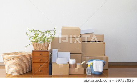Image of packing, unpacking, and disposal for moving 99732029