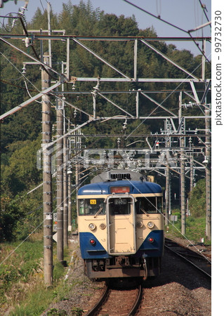 113系列列車悠閒地行駛在寧靜的外房線上_攝於2009年10月22日 113系列列車悠閒地行駛在寧靜的外房線上_攝於2009年10月22日 99732730