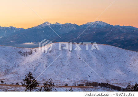 Sunrise over the Southern Alps from the Kirigamine Plateau at dawn Sunrise over the Southern Alps from the Kirigamine Plateau at dawn 99733352