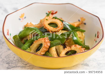 Stir-fried peppers and chikuwa 99734958