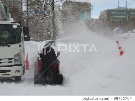 北海道札幌市中島公園除雪作業 99735764