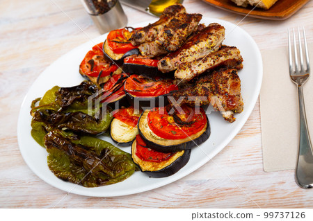 Mustard pork ribs with grilled vegetables 99737126