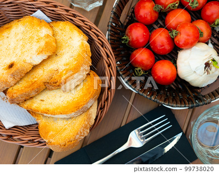 Toasted bread, tomatoes and garlic for Pan con tomate 99738020