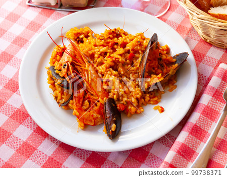 Spainsh dish seafood paella with rice, shrimps and mussels 99738371
