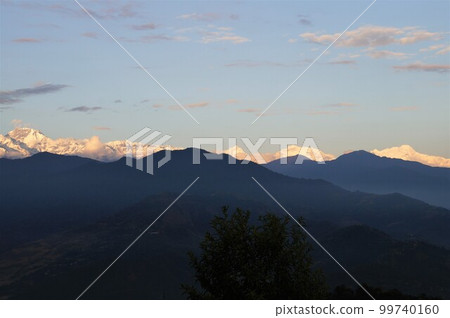 從尼泊爾博卡拉 Sarangkot 看到的喜馬拉雅山 從尼泊爾博卡拉 Sarangkot 看到的喜馬拉雅山 99740160